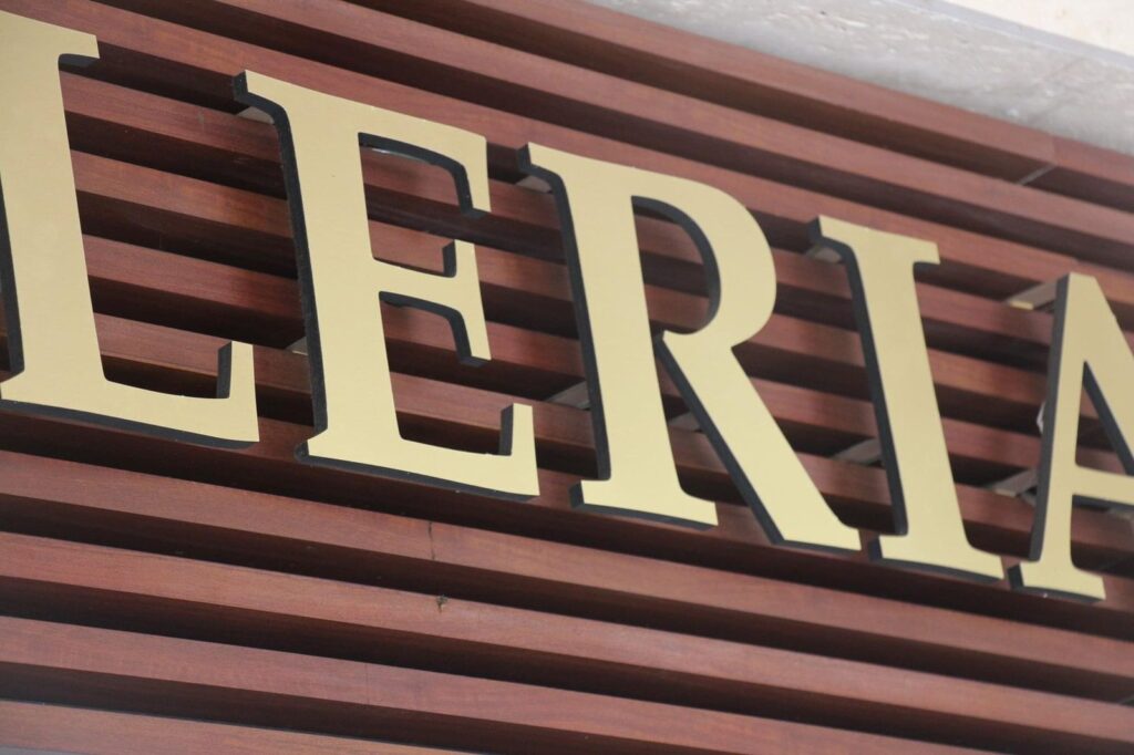 letrero en aluminio
